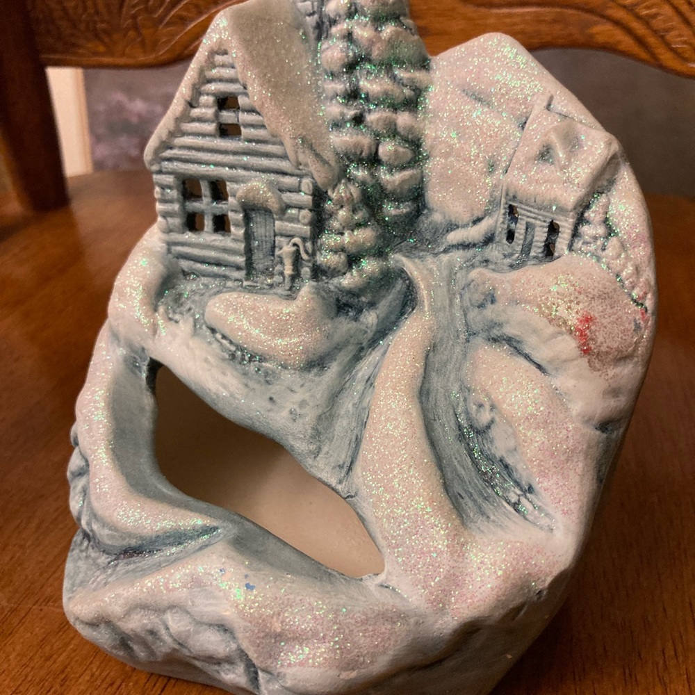 Vintage Snowy Blue Cabin in Winter - Sparkles! - 1994 Tampa Bay Mold - Picture 3 of 8